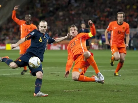 Iniesta đã tuyên bố từ giã sự nghiệp bóng đá