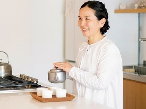 Phụ nữ trung niên nên nhớ: Muốn sống ổn thì có 5 khoản buộc phải chi và 3 khoản nên bỏ ngay