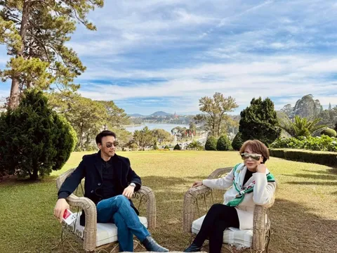 Nữ ca sĩ 1 lần đò, lấy chồng 2 kém 13 tuổi vì dính bầu: Hôn nhân viên mãn, gia đình toàn ngôi sao ca nhạc