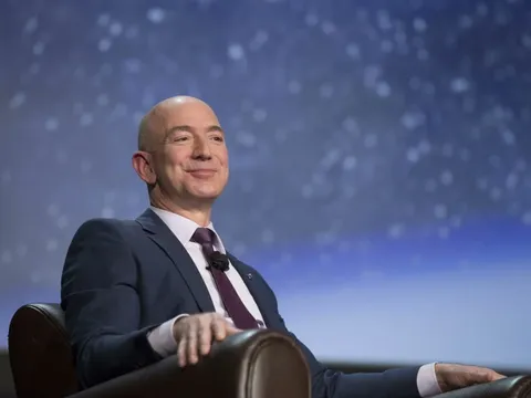 Chán nghỉ hưu, tỷ phú Jeff Bezos quay trở lại làm CEO startup AI