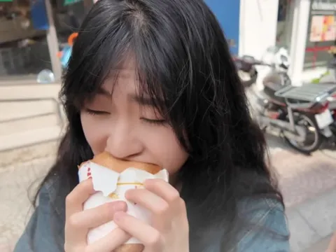 Không phải phở: Đây là món Việt mà khách Trung cực mê, bán đắt như tôm tươi, liên tục được báo Mỹ khen hết lời