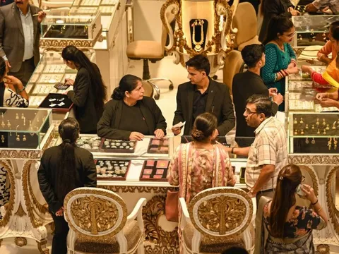 Chỉ trong 3 tháng, một nhóm người đã mua 1.300 tấn vàng