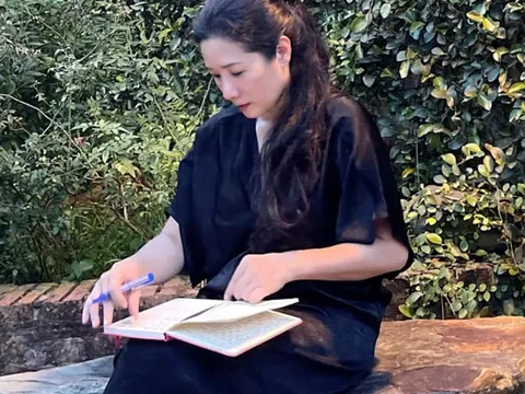 Nữ NSƯT 2 lần đò, chủ nhà vườn vài nghìn m2 ở Hà Nội: Tặng chồng cũ căn nhà ở TP.HCM, U60 có người thương