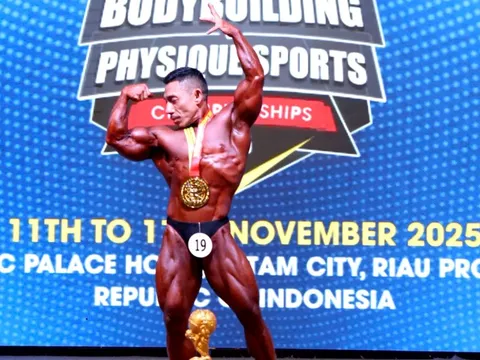 Phạm Văn Mách thách thức thời gian