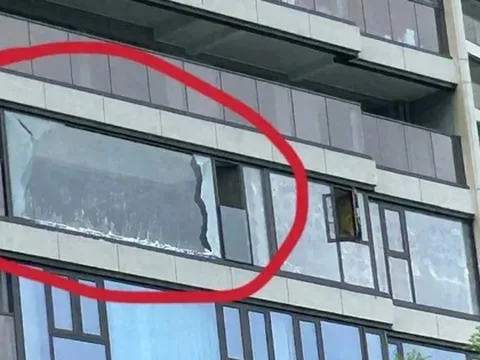 Chồng tôi nhất quyết đóng kín ban công bằng cửa kính, sau 6 tháng tôi hối hận đến mức muốn phá bỏ ngay lập tức