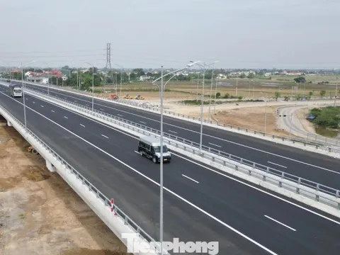 Toàn cảnh cầu vượt trên cao tốc Bắc - Nam qua Ninh Bình vừa thông xe