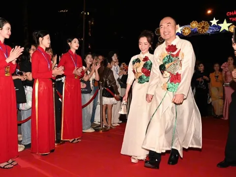 Vợ chồng Thu Trang – Tiến Luật, Lý Hải – Minh Hà đẹp đôi thảm đỏ