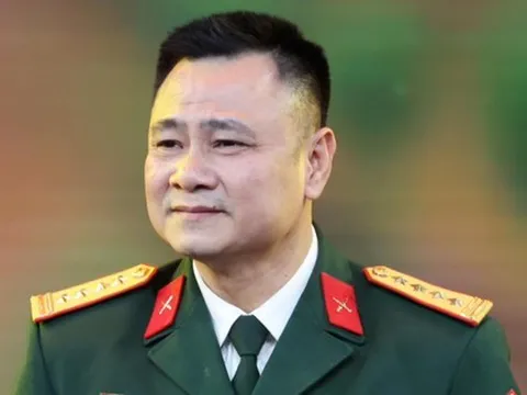 Đại tá quân đội được bổ nhiệm Phó Giám đốc Nhà hát Chèo, làm thần tượng tuổi 50 có đến 8 concert cháy vé