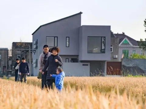 Đau đầu vì ngược xuôi nội ngoại, vợ chồng 8x táo bạo chi 5,5 tỷ đồng xây nhà 200m2 đón cả nhà sống chung: "Đây là tổ ấm thực sự”