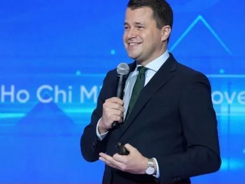 CEO Diễn đàn Kinh tế Thế giới: AI là công cụ, không thể thay thế con người