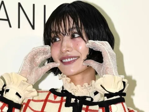 Mỹ nhân đẹp nhất thế giới khiến dân Hàn hoảng sợ