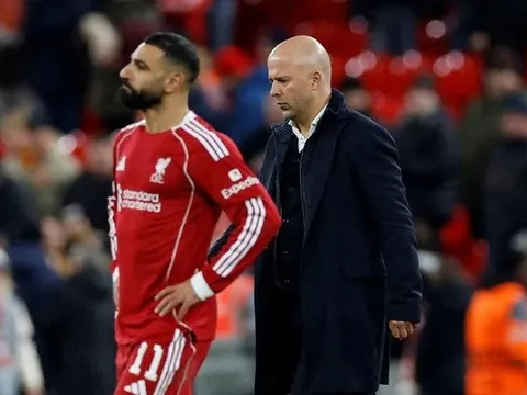 HLV Arne Slot phá vỡ im lặng giữa lúc Liverpool lao dốc không phanh