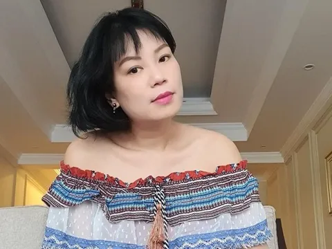 Vợ Cục trưởng Cục Biểu diễn Nghệ thuật: "Bên cạnh chồng là mẹ con em lu mờ"