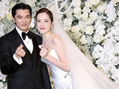 Cặp "trai hư - gái đẹp showbiz": Làm đám cưới hoành tráng, bất ngờ khoe quý tử 3 tháng tuổi