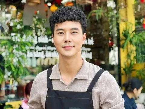 Bỏ kiểu tóc xoăn tít, "con bác Bơ" như tổng tài bước ra từ phim ngôn tình