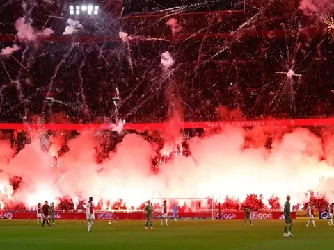 Trận đấu bị hủy sau 5 phút vì màn pháo hoa khổng lồ của CĐV