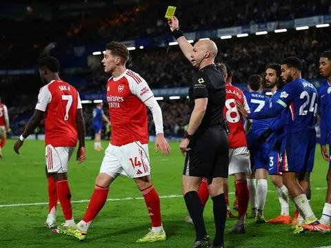 Arsenal bị FA phạt nặng sau trận hòa với Chelsea