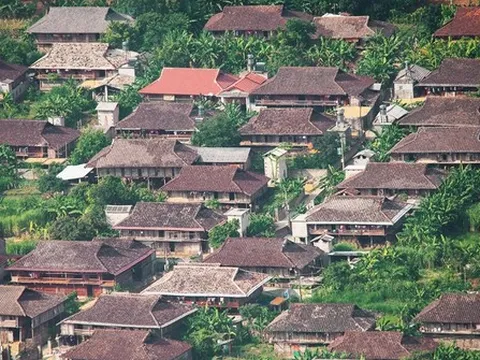 Chuyện ly kỳ ở Lạng Sơn: Hàng trăm ngôi nhà cùng quay về một hướng, cảnh tượng hiếm có!