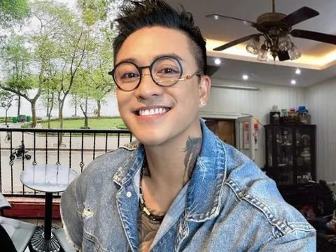 Cuộc sống của Tuấn Hưng trong căn nhà view Hồ Gươm - sân khấu liveshow 0 đồng