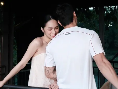Hương Giang quấn quýt bên "người đàn ông lạ" tại khu nghỉ dưỡng ở Lào