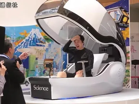 "Máy giặt người" chỉ nghe cũng đủ khiếp sợ: Nhà sản xuất khẳng định nó "thậm chí có thể rửa sạch tâm hồn"