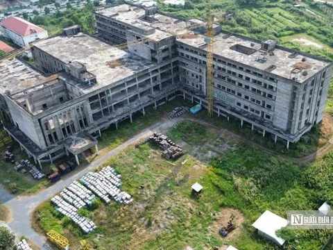 Bệnh viện Ung bướu Cần Thơ hơn 1.700 tỷ đồng: Khối bê tông phủ rêu giữa lòng thành phố