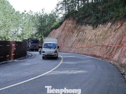 Đèo Mimosa sau khi thông xe qua đường tạm