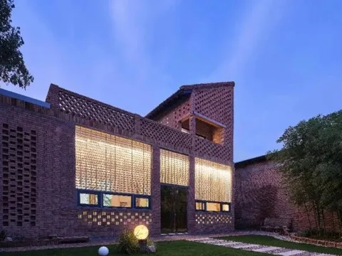 Nữ tiến sĩ chi gần 1,5 tỷ đồng xây “nhà xanh” 270m2 để cha dưỡng già: Tự phát điện, tự lọc nước, cả năm không tốn tiền điện