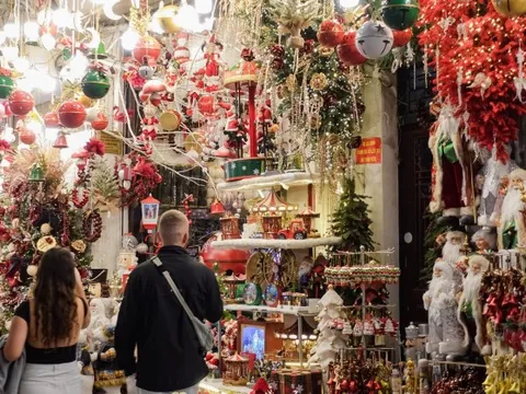 Khung cảnh rực sáng tại Hàng Mã đã trở lại