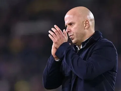 Rúng động Liverpool: Gerrard được chọn thay thế HLV Arne Slot?