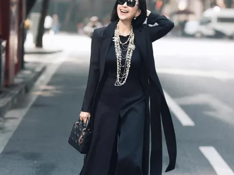 Vóc dáng tuổi 63 của mỹ nhân Việt duy nhất được tung hô “hoa hậu không ngai”, chồng yêu chiều hết mực