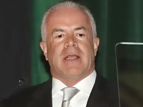 Phong tỏa tài khoản của ông chủ Hoa hậu Hoàn vũ