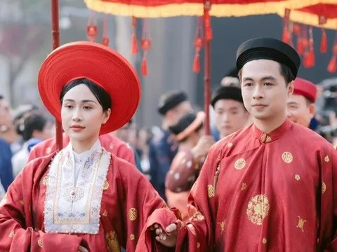 Tái hiện hỷ sự truyền thống giữa phố đi bộ, lan tỏa thông điệp gìn giữ di sản Việt