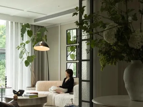 Ngôi nhà rộng 400m2 với tông ngọc trai và vani