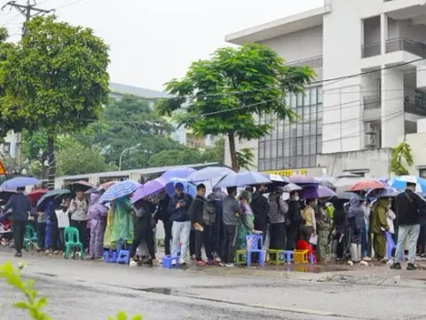 Người dân Hà Nội không còn phải xếp hàng chờ làm hồ sơ mua nhà
