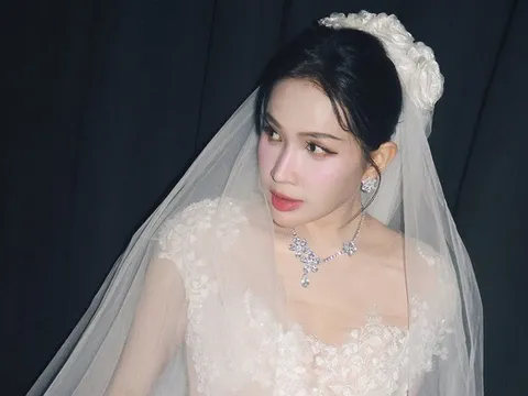 "Đệ nhất mỹ nhân làng hài" thử váy cưới, chuẩn bị theo chồng?