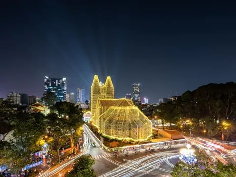 Thắp sáng mùa Giáng sinh trên thành phố mang tên Bác