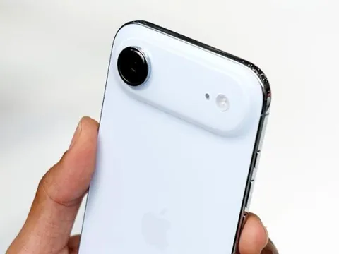 iPhone mới của Apple "thủng đáy", rớt giá thảm hại khiến người mua "khóc thét"