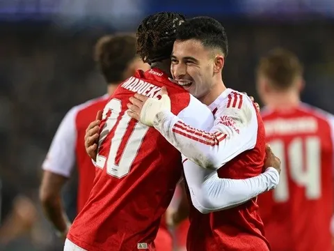 Ngôi sao Arsenal đánh bại đối thủ Barcelona để giành giải thưởng của UEFA