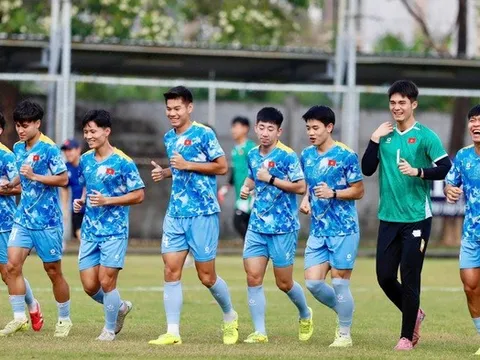 U22 Việt Nam trở lại tập luyện, HLV Kim Sang-sik chia đội hình thành hai nhóm