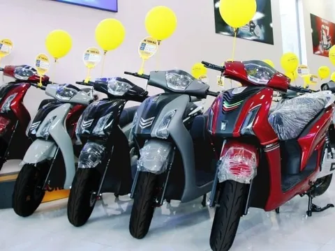 "SH điện" giá rẻ vừa về Việt Nam; Yamaha tung xe tay ga hybrid mới
