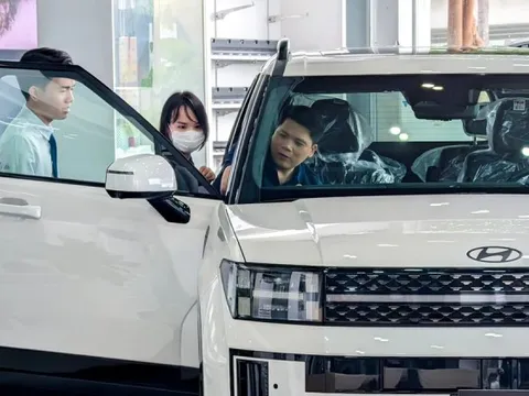 Tiêu thụ ô tô tại Việt Nam đạt đỉnh mới trong năm 2025