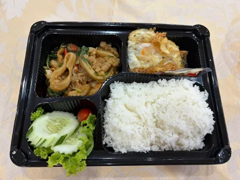 Suất ăn cho VĐV ở SEA Games gây sốc: Giá 200.000 đồng chỉ có cơm hộp