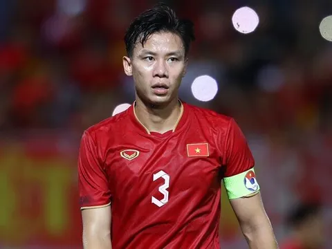 HLV Kim Sang-sik có sự thay đổi bất ngờ với ban cán sự tuyển Việt Nam