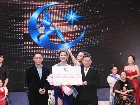 Hoa hậu Trăng khuyết đầu tiên của Việt Nam