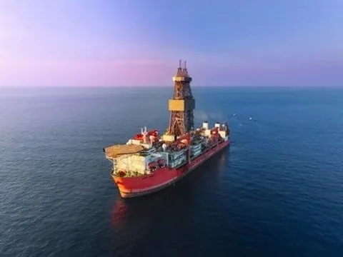 Khoan sâu hơn 4.000 mét dưới đáy biển, phát hiện mỏ 'vàng trắng' trữ lượng 1.600 thùng