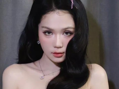 Chuyện gì đang xảy ra với Ngọc Trinh?