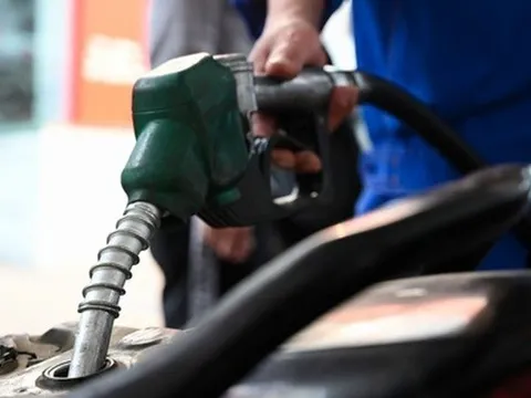 Giá xăng dầu giảm mạnh