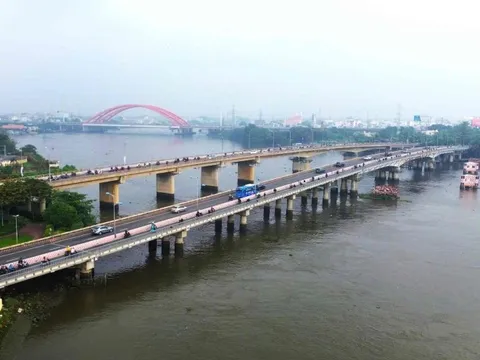 Nhìn cầu nặng 11.000 tấn rung chuyển trên mặt nước, 100 người Việt Nam hò reo vì thành công lớn, chính thức làm chủ công nghệ phức tạp