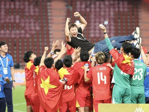 Đội tuyển U22 Việt Nam rạng rỡ với HCV SEA Games 33